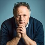 Marc Van Ranst kruipt in de huid van een virus