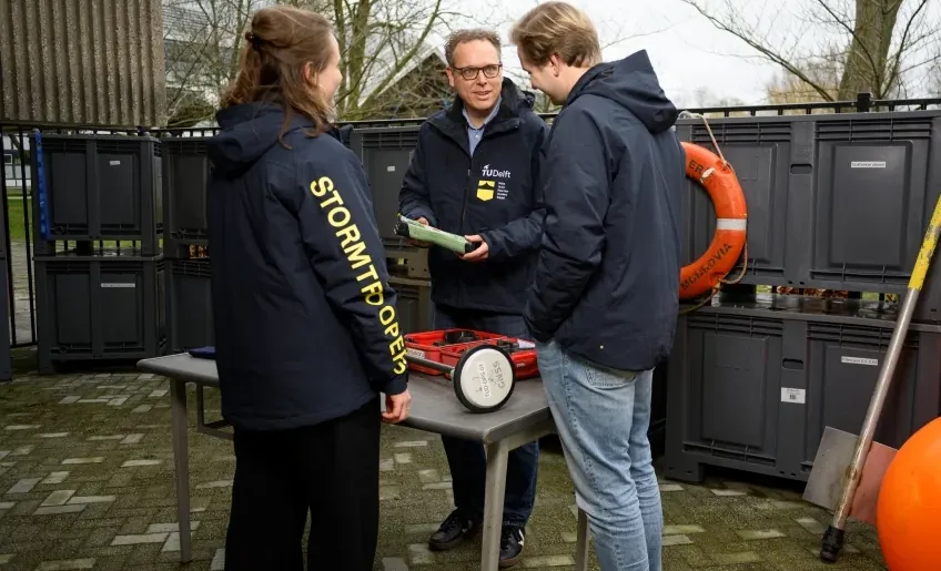 Professor Bram van Prooijen en een team Stormtroopers
