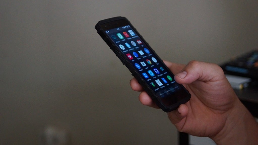 Mobiele telefoon in de hand