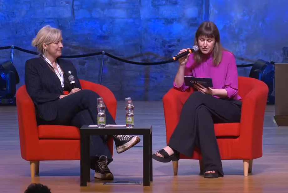 Carole Cadwalladr en Lisa Peters