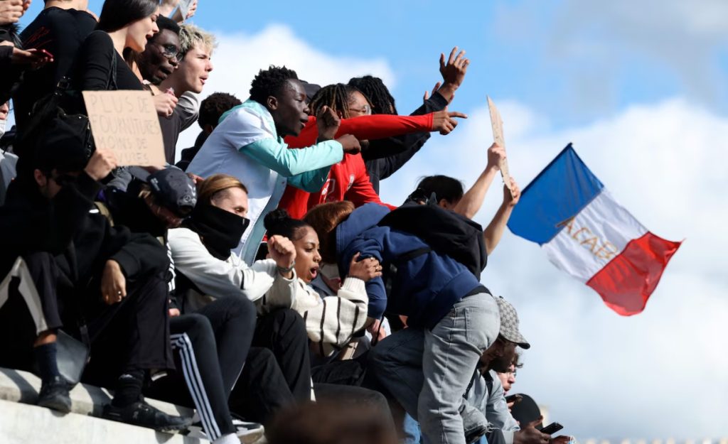 Jongeren in demonstratie Parijs, 2026