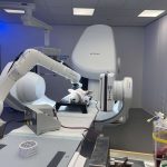Robot boort door hersenweefsel